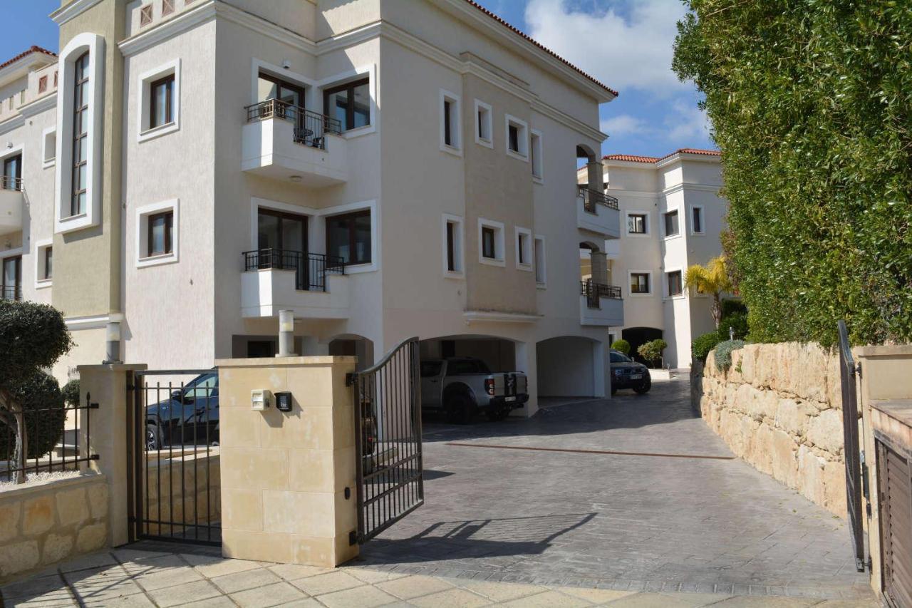 Eleona'S Royal Gardens By Yiota - Luxury 2 Bed Apartment In Exclusive Complex Peja Zewnętrze zdjęcie